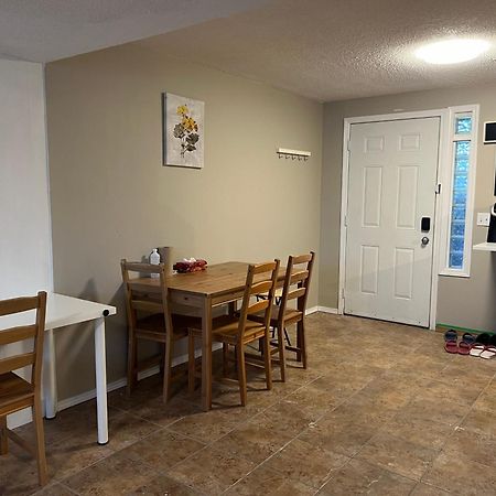 Charming Single House Lower Level YYC المظهر الخارجي الصورة