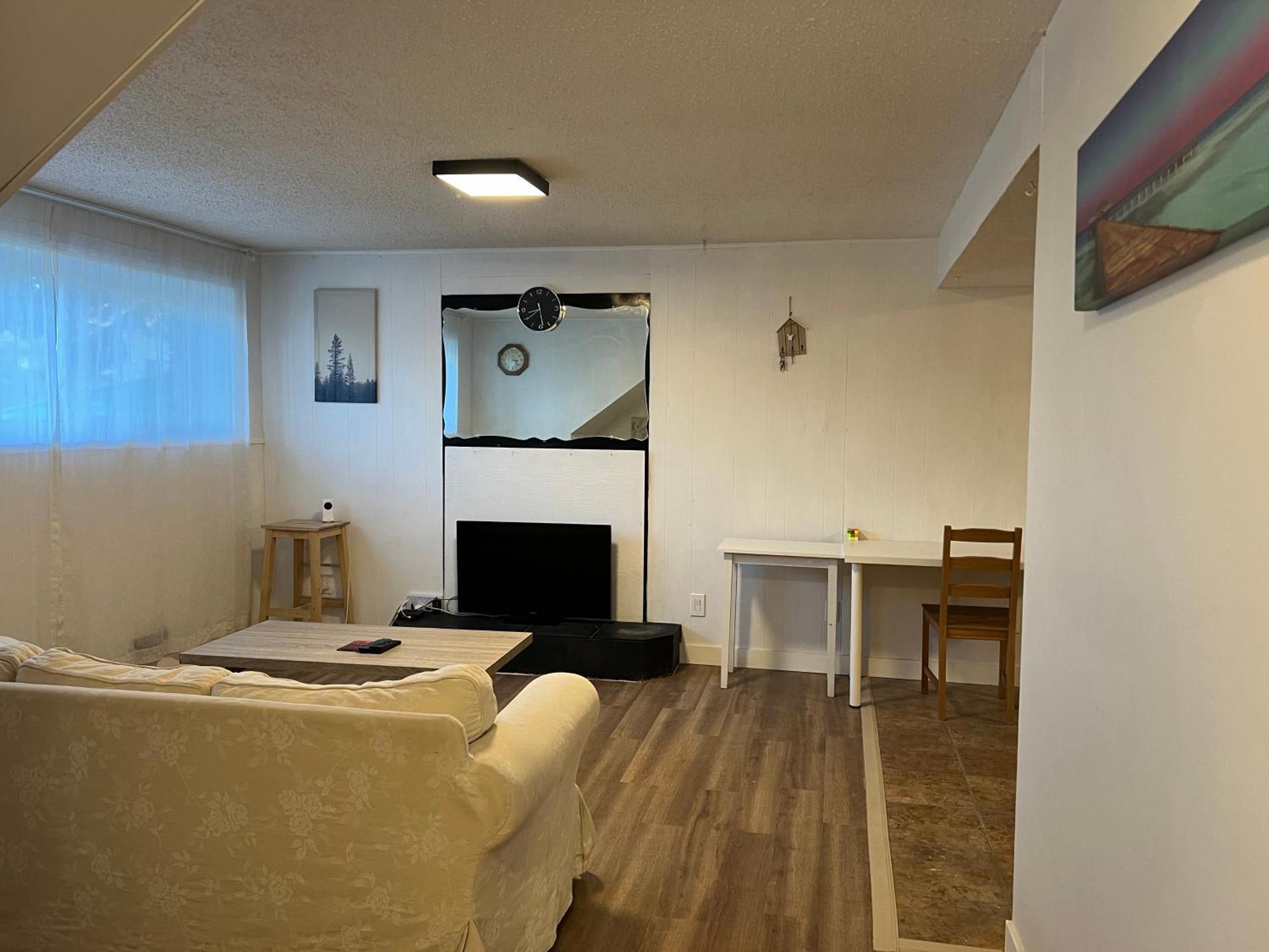 Charming Single House Lower Level YYC المظهر الخارجي الصورة